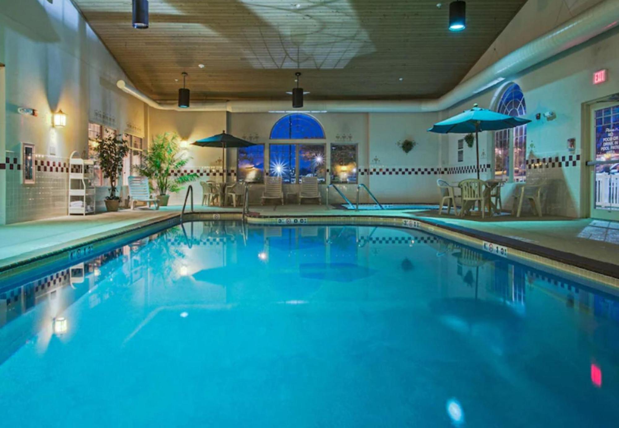 Holiday Inn Express & Suites Zion By Ihg Exterior foto